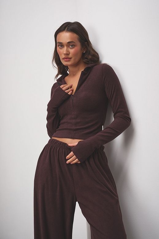 Костюм приталений із замком коричневий