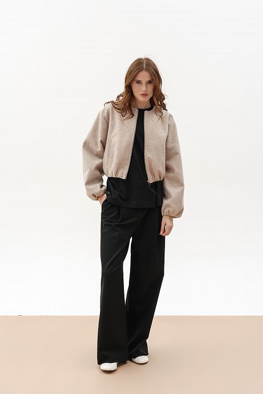 Бомбер на замку бежевий