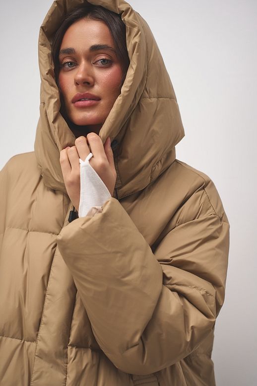 Пуховик довгий з капюшоном бежевий - №2