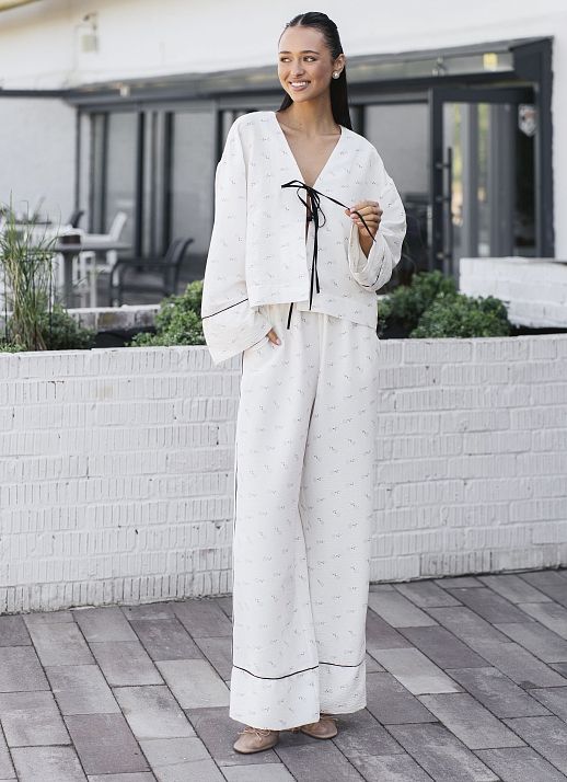 Костюм на зав'язках молочний в піони