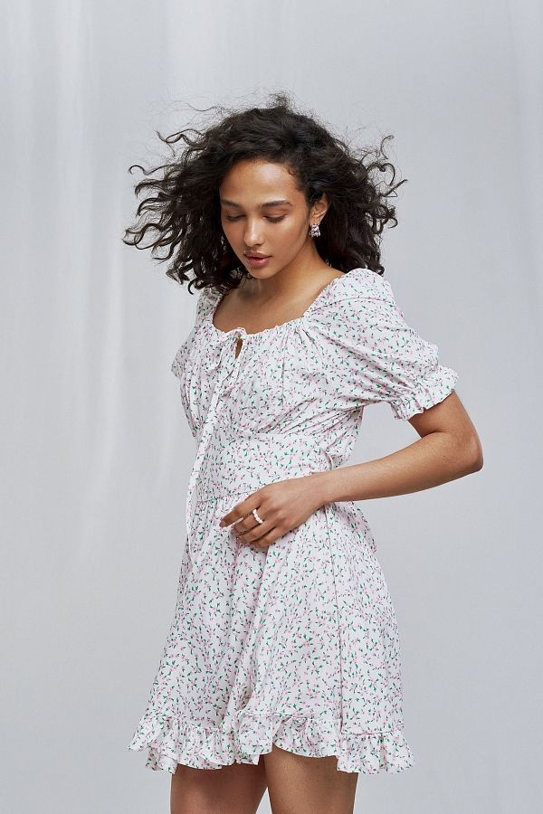 Сукня міні з поясом та рюшами в світло-рожеві квіти D0723/2 № 1