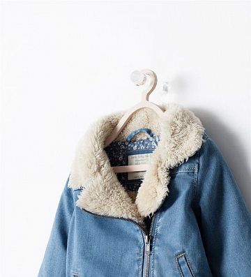 Джинсова куртка з еко-хутром: функціональність та практичність