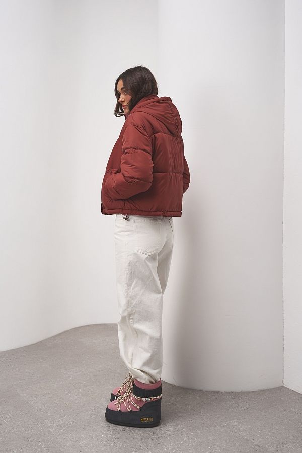 Пуховик короткий з капюшоном на замку бордовий KUKZK #RU# Пуховик короткий с капюшоном на замке бордовый  KUKZK № 4