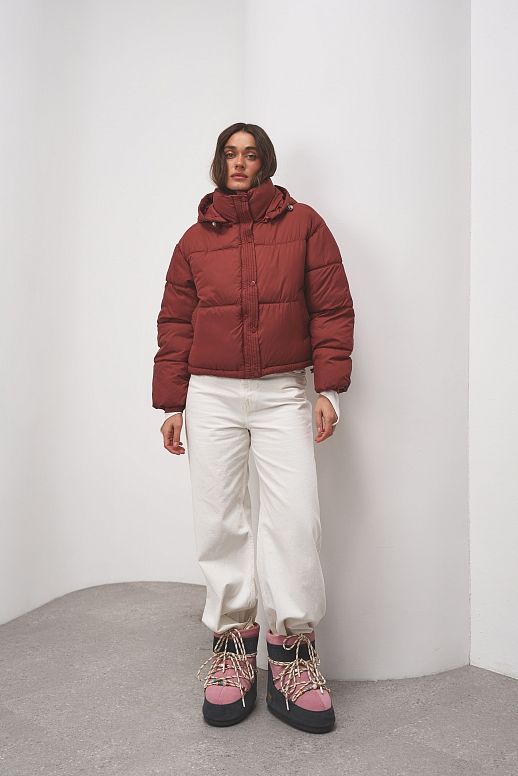 Пуховик короткий з капюшоном на замку бордовий - №2