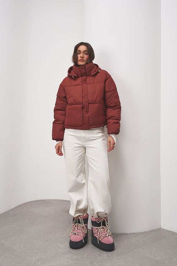 Пуховик короткий з капюшоном на замку бордовий KUKZK #RU# Пуховик короткий с капюшоном на замке бордовый  KUKZK № 2