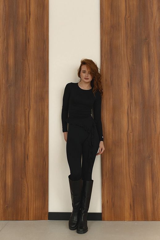 Лонгслів тонкий з воланами чорний