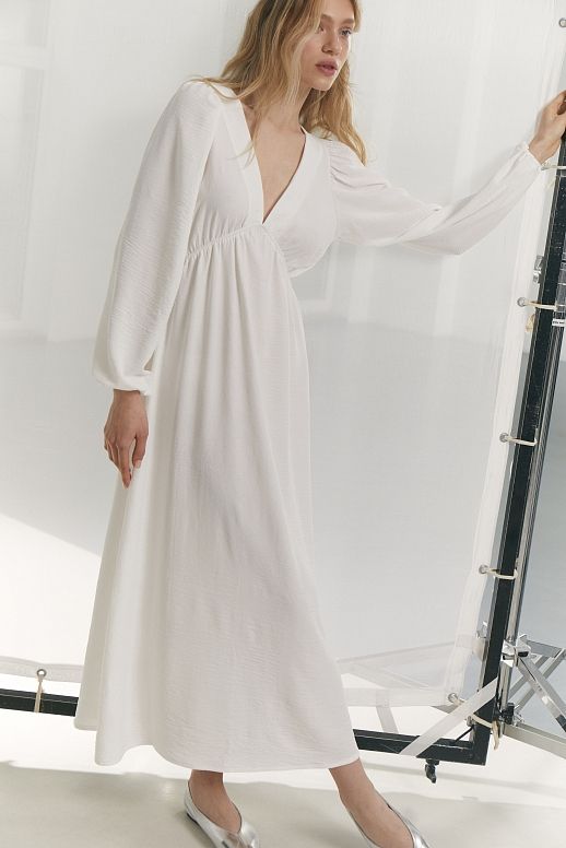 Сукня максі з відкритою спиною молочна