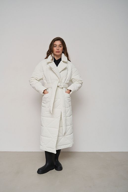 Куртка стьобана довга з поясом візерунок трикутник молочна