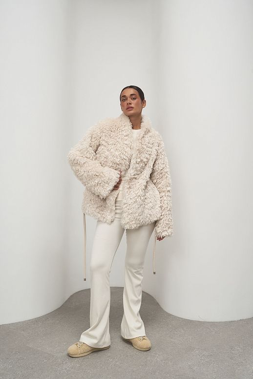 Шубка вкорочена молочна - №2