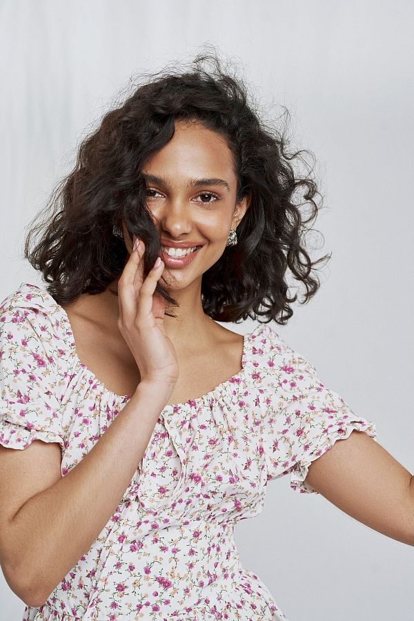 Сукня міні з поясом та рюшами молочне в рожеві квіти D0723/4 № 4