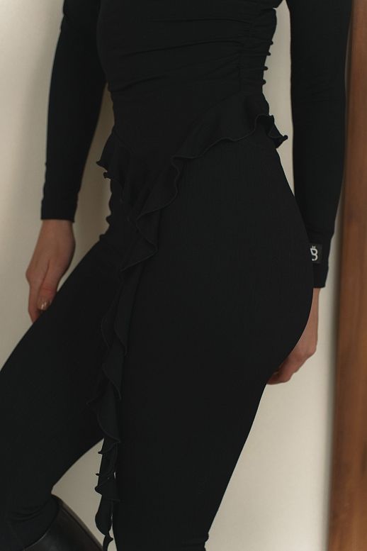 Лонгслів тонкий з воланами чорний